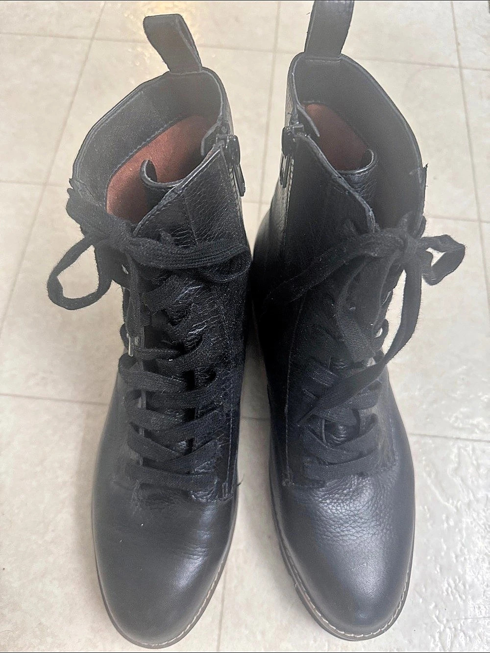 VIONIC Delaney Tumbled Leather Lace Up Lug Bootie Black